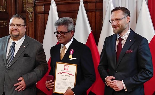 Uroczystość wręczenia odznaczenia „Medal złoty za długoletnią służbę” (zdjęcia)